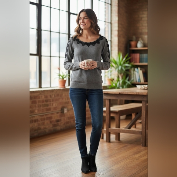 Smart Set Sweaters - Smart Set Grey Sweater